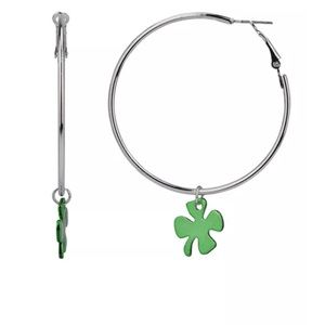 ☘️NWT - SILVER SHAMROCK HOOP EARRINGS🏃‍♀️